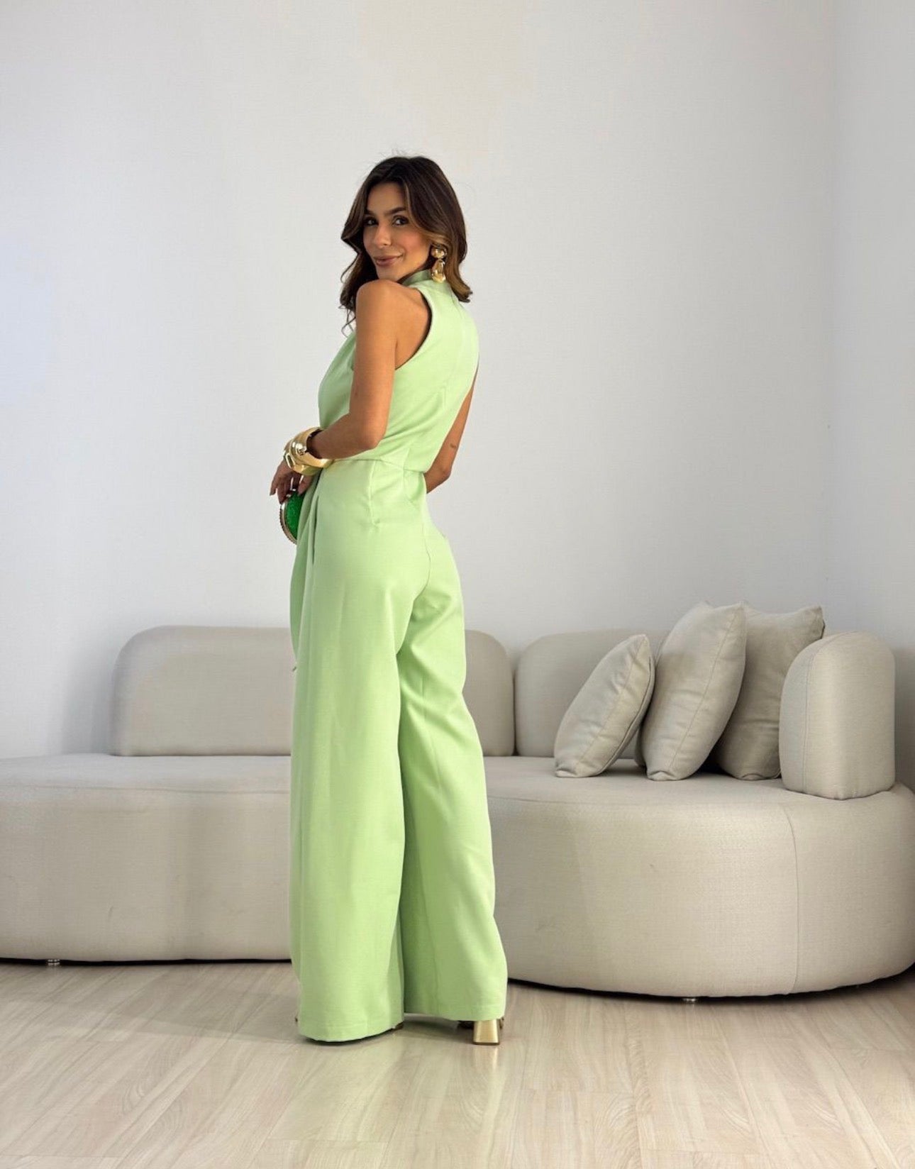 Carol F. · Mono Elegante de Lujo Contemporáneo