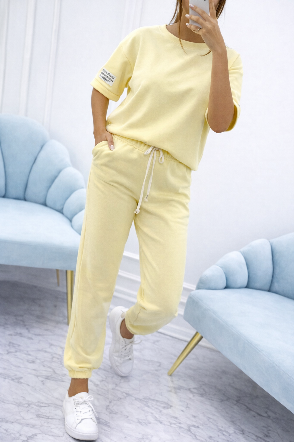 Conjunto de dos piezas para mujer con top liso y pantalón fluido