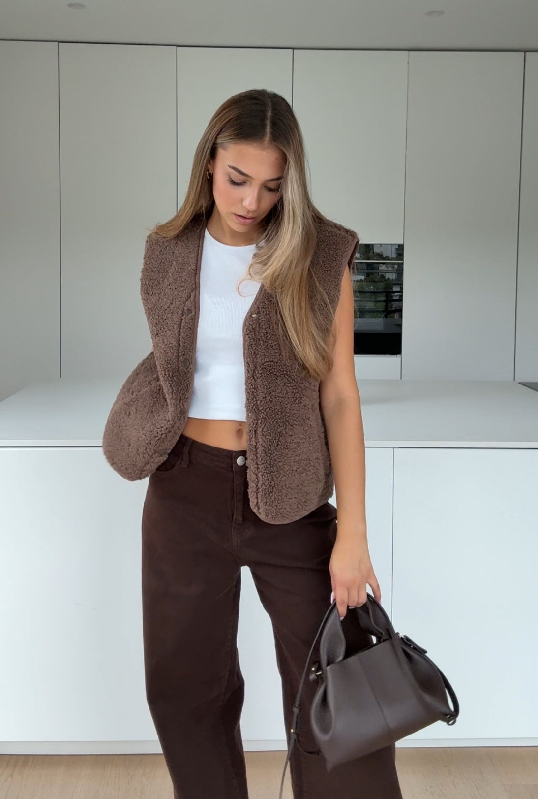 Chaleco de Peluche Moca – clásico y elegante