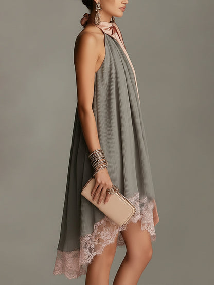 Beatrice · Vestido Mini Gris de Satén con Lazo Rosa y Encaje