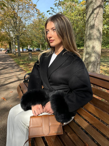 ARCTIC GRACE | Abrigo elegante de lana