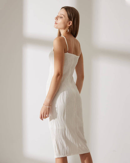 Vestido midi elegante con textura ondulada